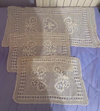 Set di 3 centrini uncinetto floreali