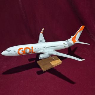 Maqueta Avión Boeing 737 MAX 8 GOL