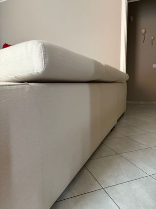 Divano con penisola beige in tessuto