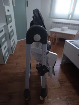 Trona de bebé reclinable y plegable