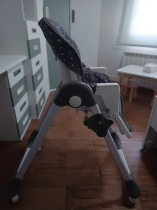 Trona de bebé reclinable y plegable