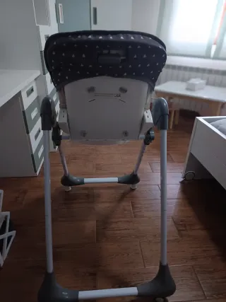 Trona de bebé reclinable y plegable