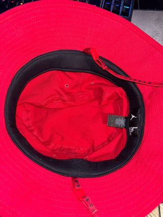 Bucket hat Jordan rojo