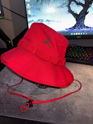 Bucket hat Jordan rojo