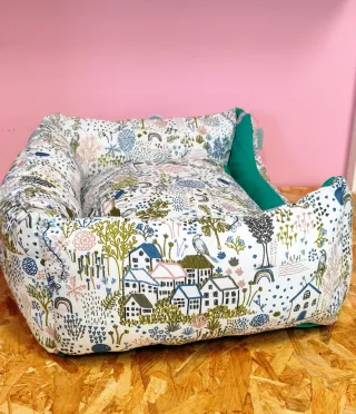 Cama y contenedor para mascotas