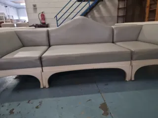 Sofá rinconera polipiel y madera