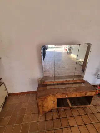 Toeletta trucco con specchio.Prezzo trattabile.