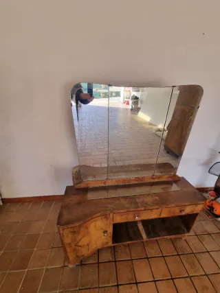 Toeletta trucco con specchio.Prezzo trattabile.