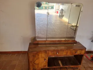 Toeletta trucco con specchio.Prezzo trattabile.