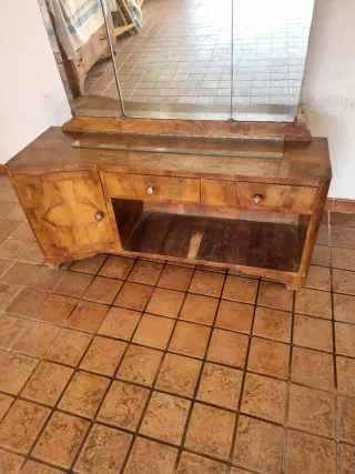 Toeletta trucco con specchio.Prezzo trattabile.