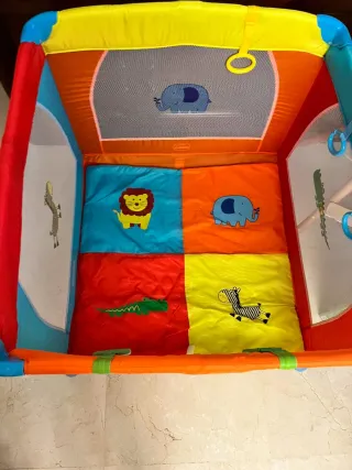 Parque infantil con animales. Se plega y con funda