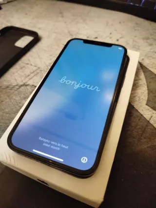 iPhone 12 negro en caja