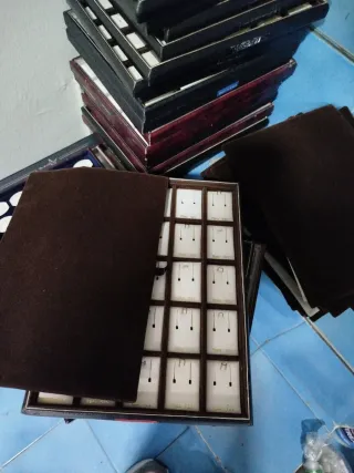 Bandejas y taquería para joyería