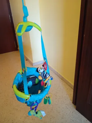 Colgante para bebé con juguetes