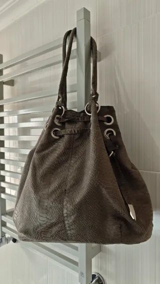 Bolso grande shopping estilo serpiente