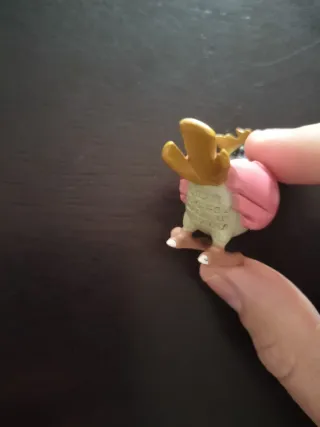 Figuras Kangaskhan y Spearow