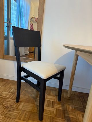 Mesa y 4 sillas de comedor negra y madera