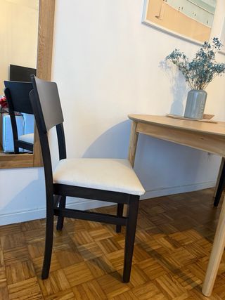 Mesa y 4 sillas de comedor negra y madera