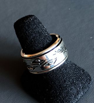 Anillo de plata con diseño calado