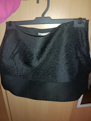 Falda negra con textura