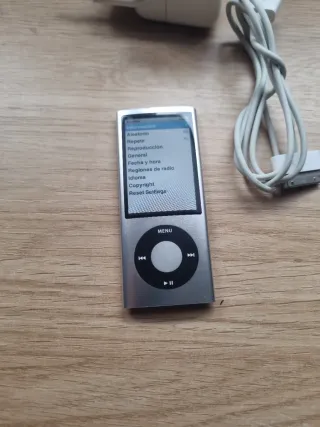 Apple iPod A1320 Plata