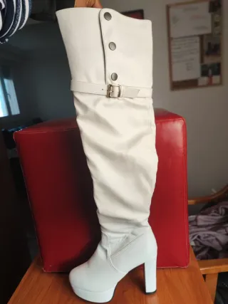 Botas altas blancas usadas solo una vez