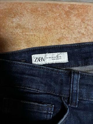 Pantalón slim fit Zara azul desgastado