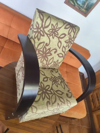 Butaca de tela y madera