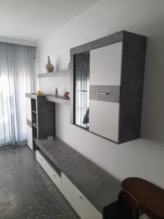 Mueble de salón modular gris y blanco