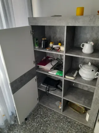 Mueble de salón modular gris y blanco