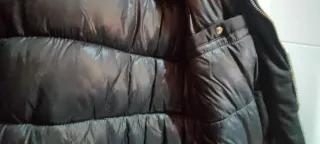 Chaqueta negra acolchada mujer