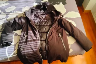 Chaqueta negra acolchada mujer