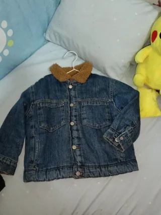 Chaqueta vaquera con cuello de borreguito