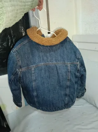Chaqueta vaquera con cuello de borreguito