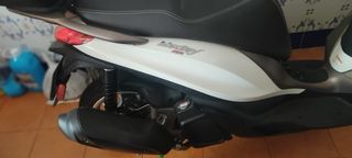 Piaggio Medley 125cc Scooter - abril 2025