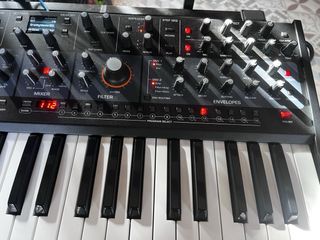 Sequential Take 5 Sintetizador