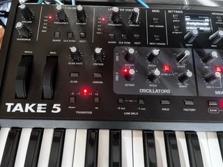 Sequential Take 5 Sintetizador