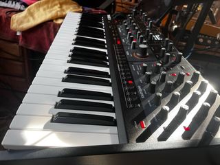 Sequential Take 5 Sintetizador