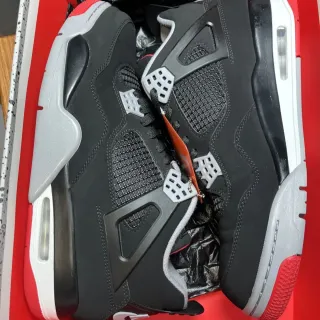Jordan 4 Retro Negro Rojo Talla 41 Nuevas