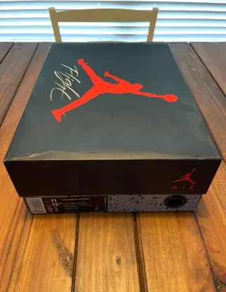 Jordan 4 Retro Negro Rojo Talla 40