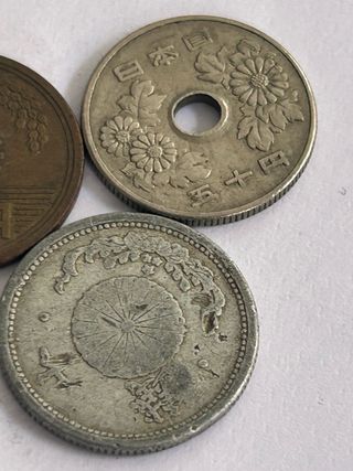 Monedas de Japón (50, 10 y 5 yenes)