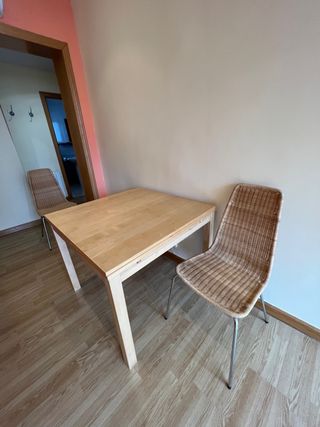 Mesa extensible comedor + 2 sillas