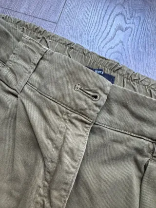 Pantalón cargo Bershka verde militar