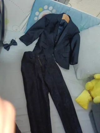 Traje de niño gris y negro 1-2años