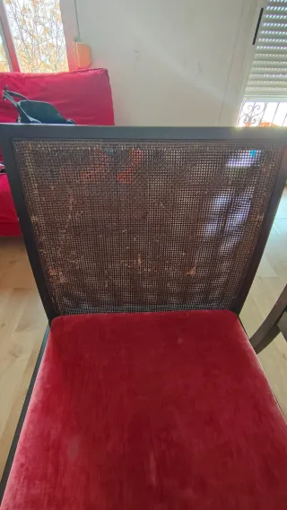 Conjunto muebles comedor. Mesa, 4 sillas, 2 aparar