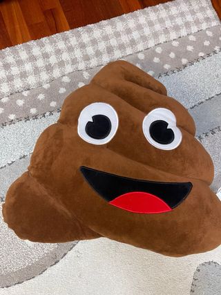 Peluche marrone a forma di cacca