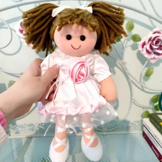 Bambola di stoffa con tutù