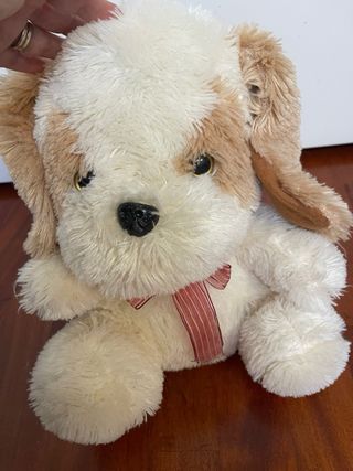 Peluche cane morbido con fiocco