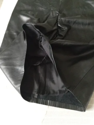Falda polipiel negra