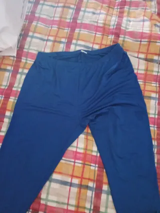 Leggings ricamati e blusa fucsia